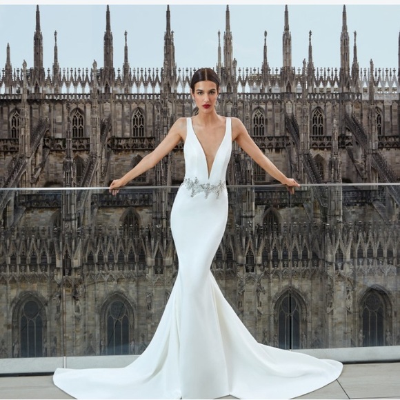 Used Demetrios Wedding Dress Size 2- 2023